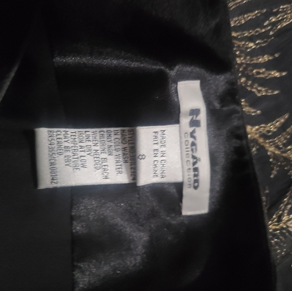 Silk skirt with gold thread detailing - Picture 2 of 3